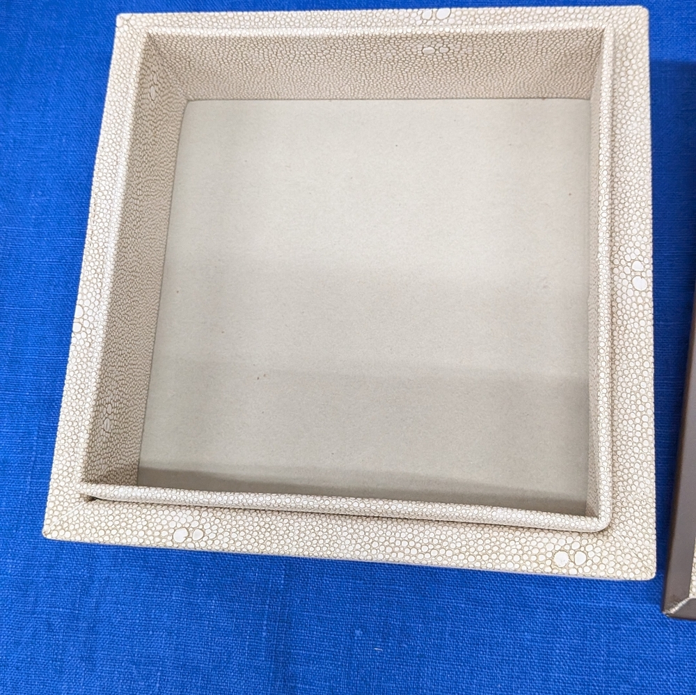 ADDISON ROSS Small Ecru Faux Shagreen Box. Excellent Condition - Picture 5 of 9